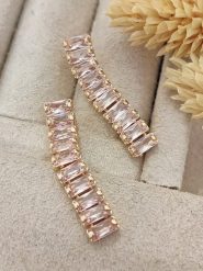 Nakkash Pozłacane kolczyki-wkrętki z cyrkoniami rozmiar: onesize. Białe kolczyki damskie Nakkash, z cyrkonią, pozłacane. Za 26.99 zł.