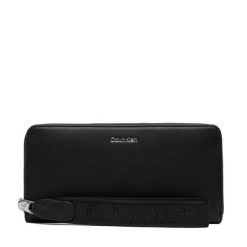 Portfel Calvin Klein. Czarne portfele damskie Calvin Klein, bez wzorów. Za 289.99 zł.