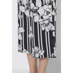 Damskie Spodnie palazzo paski z motywem kwiatów szeroka nogawka elastyczny pas. Czarne spodnie dresowe damskie Ulla Popken, plus size, bez wzorów, z materiału. Za 239.99 zł.