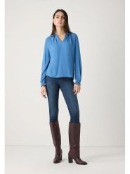 More & More Bluzka w kolorze błękitnym rozmiar: 36. Niebieskie bluzki damskie More & More, bez wzorów, bez kołnierzyka, bez ramiączek. Za 147.91 zł.