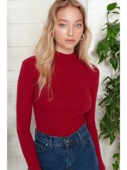 Trendyol Koszulka w kolorze czerwonym rozmiar: XS. Czerwone koszulki damskie Trendyol, xs, bez wzorów, bez kołnierzyka, bez ramiączek. Za 41.39 zł.