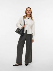 Vero Moda Spodnie w kolorze antracytowym rozmiar: 42/L32. Czarne spodnie materiałowe damskie Vero Moda, bez wzorów, z materiału. Za 149.95 zł.