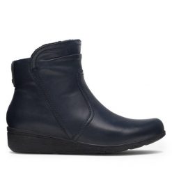 Botki Go Soft. Niebieskie botki damskie GO SOFT, bez obcasa, na płaskiej podeszwie, bez zapięcia. Za 249.99 zł.