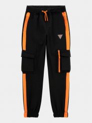 Guess Spodnie dresowe L4RQ14 KB212 Czarny Relaxed Fit. Czarne spodnie dresowe chłopięce Guess, z dresówki. Za 519.99 zł.