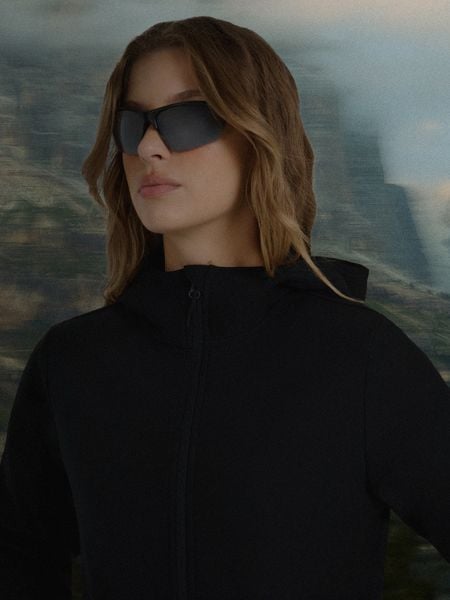 4F Kurtka softshell wiatroodporna membrana 5000 damska - czarna XS. Czarne kurtki damskie 4F, na zimę, xs, bez wzorów, z materiału, z kapturem. Za 299.99 zł.