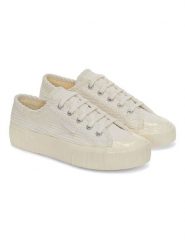 Superga Sneakersy w kolorze kremowym rozmiar: 39. Brązowe obuwie sportowe damskie Superga, bez zapięcia. Za 104.39 zł.
