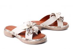 BOCCATO 0158-223.T25 beige, klapki damskie. Brązowe klapki damskie Boccato, bez wzorów, ze skóry, bez obcasa, na obcasie, bez zapięcia. Za 216.66 zł.