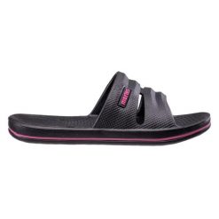 Klapki damskie Martes Essentials Vedi. Czarne klapki damskie MARTES ESSENTIALS, bez wzorów, z materiału, z otwartym noskiem, bez obcasa, bez zapięcia. Za 28.72 zł.