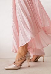 Szampańskie Szpilki VICES z Ozdobnymi Paseczkami z Cyrkoniami w Eleganckim Stylu Jaenlith. Żółte szpilki damskie Renee, bez wzorów, z satyny, bez obcasa, na szpilce, bez zapięcia. Za 119.99 zł.