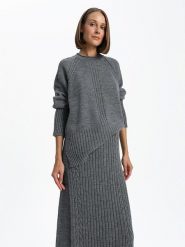BGN Sweter w kolorze antracytowym rozmiar: 34. Czarne swetry klasyczne damskie BGN, bez kołnierzyka. Za 105.14 zł.