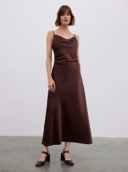 BGN Sukienka w kolorze brązowym rozmiar: 36. Brązowe sukienki damskie BGN, bez wzorów, bez ramiączek. Za 130.99 zł.