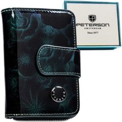 Portfel damski Peterson PTN PS115-FDS zielony. Zielone portfele damskie Peterson, bez wzorów, ze skóry. Za 99.99 zł.