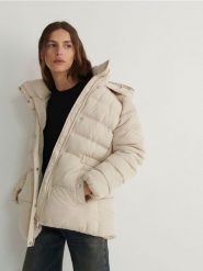 Taliowana kurtka - kremowy. Białe kurtki damskie Reserved, l, bez wzorów, z tkaniny, bez kaptura. W wyprzedaży za 69.99 zł.