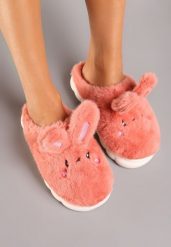 Ciemnoróżowe Kapcie Króliczki Vices na Grubej Tłoczonej Podeszwie z Futerkiem Ecassavia. Czerwone kapcie damskie Born2be, z futra. Za 29.99 zł.