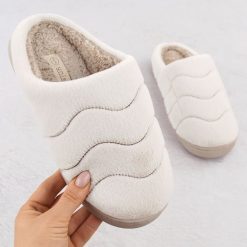 Kapcie domowe damskie futerkowe beżowe UNISOFT 6622. Brązowe kapcie damskie marka niezdefiniowana, z tkaniny. Za 55.99 zł.