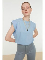 Trendyol Koszulka w kolorze błękitnym rozmiar: XL. Niebieskie bluzki damskie Trendyol, xl, bez wzorów, z bawełny, bez kołnierzyka, bez ramiączek. Za 34.99 zł.