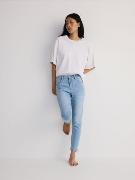 Jeansy push up - niebieski. Niebieskie jeansy damskie Reserved. W wyprzedaży za 79.99 zł.