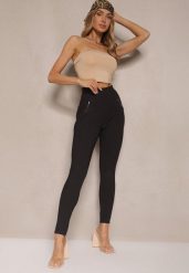 Czarne Dopasowane Spodnie High Waist ze Zdobieniem z Cyrkonii Pollena. Czarne rurki damskie Renee, z aplikacjami, z jeansu, z podwyższonym stanem. Za 34.99 zł.