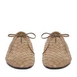 Półbuty GINO ROSSI. Brązowe półbuty damskie Gino Rossi, bez wzorów, bez obcasa, na płaskiej podeszwie, bez zapięcia. Za 379.99 zł.