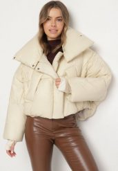 Beżowa Pikowana Kurtka o Nietoperzowym Kroju z Szerokim Kołnierzem Neandria. Brązowe kurtki damskie Born2be, l, bez wzorów, z jeansu, bez kaptura. Za 219.99 zł.