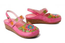 Laura Vita 0007656 FACSCINEO 45 rose, sandały damskie. Czerwone sandały damskie LAURA VITA, bez wzorów, ze skóry, bez obcasa, na koturnie, bez zapięcia. Za 394.90 zł.