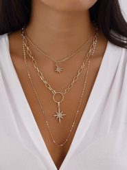 Nakkash Pozłacany naszyjnik z cyrkoniami rozmiar: onesize. Żółte naszyjniki damskie Nakkash, z cyrkonią, metalowe. Za 82.83 zł.