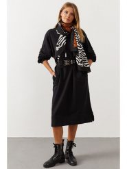 Milan Kiss Sukienka w kolorze czarnym rozmiar: L. Czarne sukienki damskie Milan Kiss, bez wzorów, bez ramiączek. Za 182.72 zł.