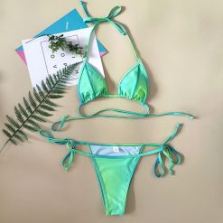 Bikini tie-dye plażowe z regulowanymi sznurkami Hwaja. Zielone bikini Intica, bez wzorów, z materiału. Za 129.00 zł.