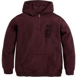 Bluza w kolorze bordowym. Czerwone bluzy chłopięce Pepe Jeans, z haftami. W wyprzedaży za 144.95 zł.