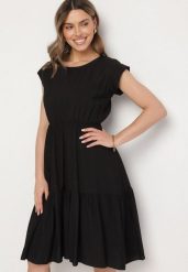 Czarna Wiskozowa Sukienka o Rozkloszowanym Kroju Lizena. Czarne sukienki damskie Born2be, bez wzorów, z wiskozy, eleganckie, bez ramiączek. W wyprzedaży za 63.74 zł.