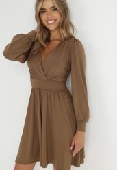 Brązowa Sukienka Kopertowa Taliowana Maecenus. Brązowe sukienki damskie Born2be, bez wzorów, z dzianiny, bez ramiączek. W wyprzedaży za 135.99 zł.