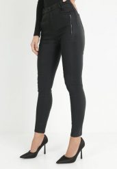 Czarne Spodnie Skinny z Imitacji Skóry Navahi. Czarne rurki damskie Born2be, bez wzorów, z jeansu. Za 49.99 zł.