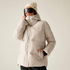Kurtka damska zimowa ocieplana Milleu Dare 2b. Szare kurtki damskie Dare 2b, na zimę, bez wzorów, z puchu, bez kaptura. W wyprzedaży za 599.99 zł.