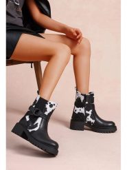 Foreverfolie Botki w kolorze czarno-białym rozmiar: 36. Białe botki damskie Foreverfolie, bez obcasa, bez zapięcia. Za 130.99 zł.