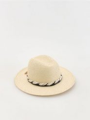 Pleciony kapelusz z papierowej słomki - kremowy. Białe kapelusze damskie Reserved, bez wzorów. W wyprzedaży za 49.99 zł.