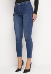Granatowe Jeansy Skinny z Wystrzępionymi Nogawkami Velesta. Niebieskie jeansy damskie Born2be, bez wzorów, z jeansu, z podwyższonym stanem. Za 74.99 zł.
