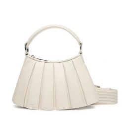 Torebka Lacoste. Czerwone torebki klasyczne damskie Lacoste, bez dodatków. Za 822.99 zł.