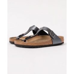 Japonki damskie Birkenstock Gizeh. Czarne klapki damskie Birkenstock, bez wzorów, z materiału, z otwartym noskiem, bez obcasa, bez zapięcia. Za 390.10 zł.