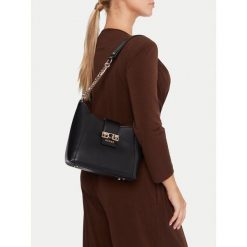 Torebka Guess. Czarne torebki klasyczne damskie Guess, bez dodatków. Za 364.99 zł.