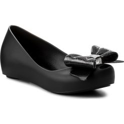 Baleriny MELISSA - Mel Ultragirl Sweet III Inf 32253 Black 01003. Czarne baleriny dziewczęce Melissa, z tworzywa sztucznego. W wyprzedaży za 179.00 zł.
