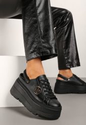 Czarne Sneakersy Vices na Grubej Tłoczonej Podeszwie z Paskiem na Pięcie i Metaliczną Ozdobą Zenfedi. Czarne obuwie sportowe damskie Born2be, z jeansu, bez zapięcia. Za 129.99 zł.