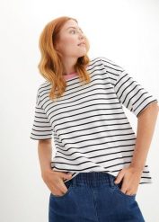 T-shirt oversize z grubej bawełny organicznej. Białe t-shirty damskie bonprix, bez wzorów, z bawełny, bez kołnierzyka. Za 59.99 zł.