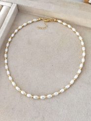 Nakkash Pozłacany naszyjnik ze szklanymi koralikami - dł. 42 cm rozmiar: onesize. Białe naszyjniki damskie Nakkash, pozłacane. Za 78.84 zł.