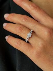 OR Carats Złoty pierścionek z diamentami rozmiar: 58. Szare pierścionki damskie OR Carats, z diamentem, złote. Za 2,005.45 zł.