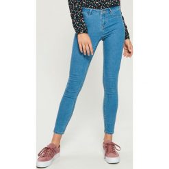 Jeansy skinny mid waist - Niebieski. Niebieskie jeansy damskie Sinsay. Za 39.99 zł.