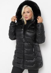 Czarna Kurtka z Kapturem i Sztucznym Futerkiem Zapinana na Suwak Caitin. Czarne kurtki damskie Born2be, xl, bez wzorów, z futra, z kapturem. Za 139.99 zł.