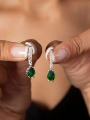 Lodie Silver Srebrne kolczyki-kreole z cyrkoniami rozmiar: onesize. Szare kolczyki damskie Lodie Silver, z cyrkonią, srebrne. Za 114.45 zł.