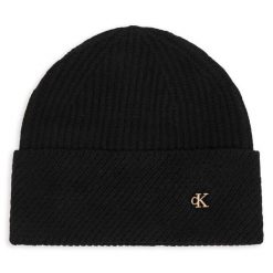 Czapka Calvin Klein. Czarne czapki damskie Calvin Klein, na zimę, bez wzorów. Za 169.99 zł.
