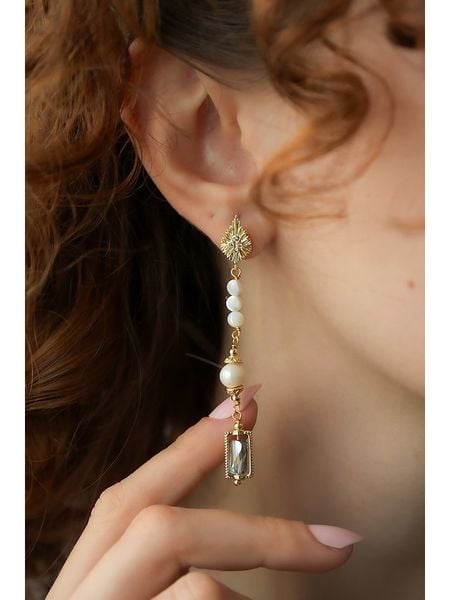 Pierres delicates Pozłacane kolczyki z labradorytami rozmiar: onesize. Żółte kolczyki damskie Pierres delicates, z labradorytem, pozłacane. Za 113.36 zł.