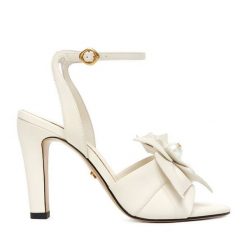 Sandały GINO ROSSI. Białe sandały damskie Gino Rossi, bez wzorów, bez obcasa, na słupku, bez zapięcia. Za 429.99 zł.